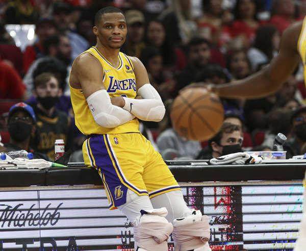 九游娱乐平台-进攻打不好、交易送不走，湖人只能继续将就韦少