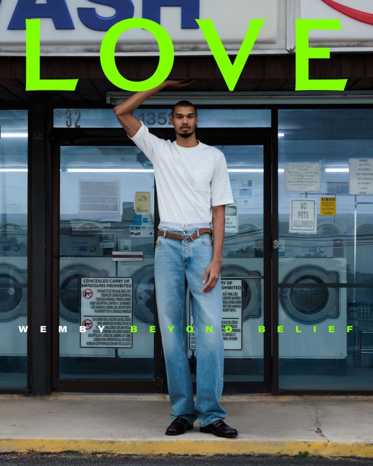 九游娱乐-造型如何？文班为时尚摄影杂志《LOVE Magazine》拍摄写真